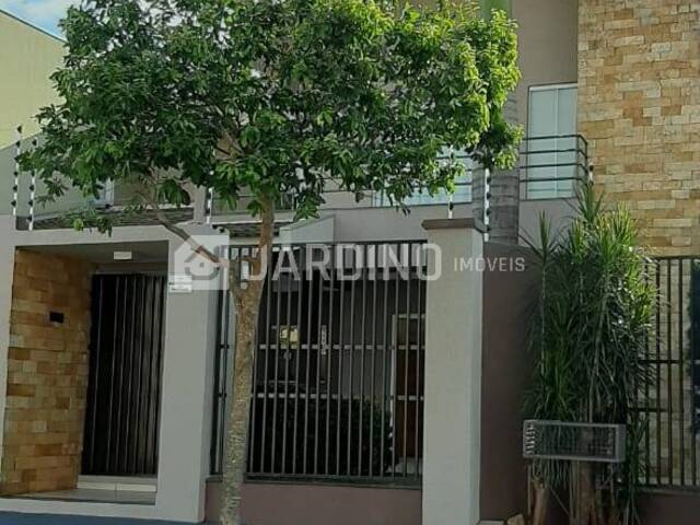 #157 - Casa para Venda em Arapongas - PR - 2