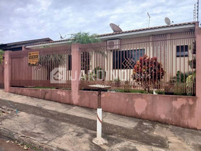 #257 - Casa para Venda em Arapongas - PR - 2