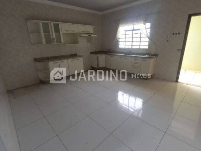 #429 - Apartamento para Locação em Arapongas - PR - 2